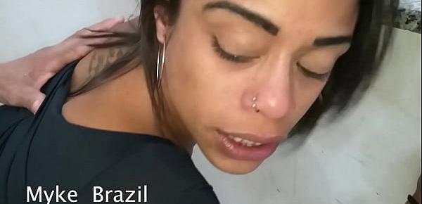  Myke Brazil recebe Angel Dinizz em seu apartamento, em bate papo descontraido e morena safada resolveu libera cuzinho e mama gostoso